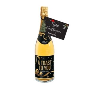 a toast sparkling grape 0 0 met logo tekst